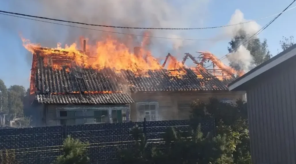 Деревянный дом сгорел дотла в Олонецком районе
