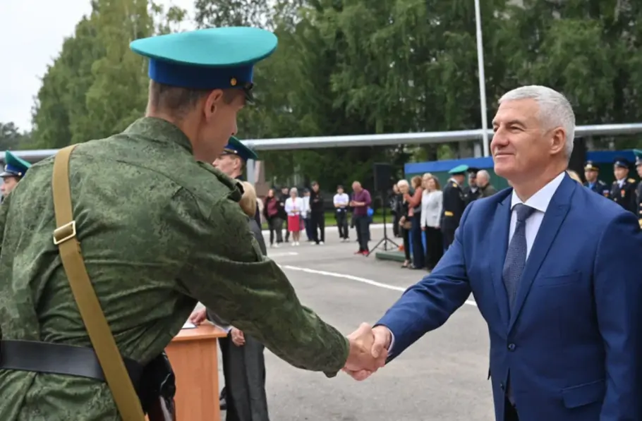 Артур Парфенчиков напутствовал молодых пограничников в Суоярви