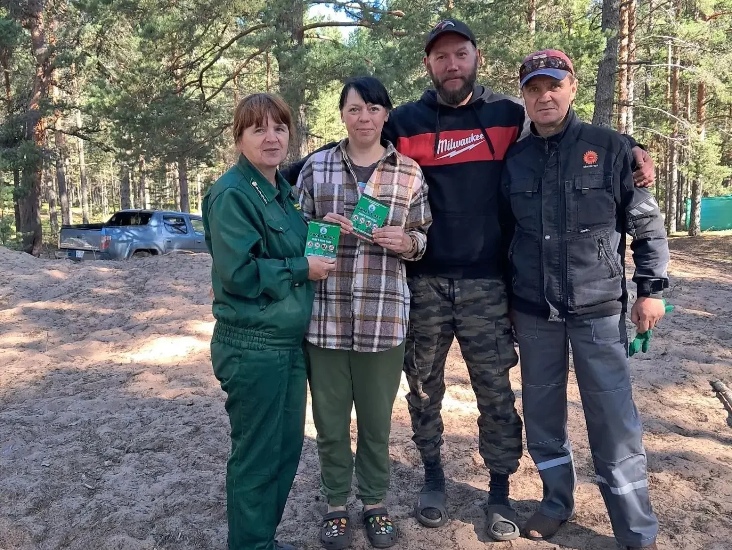 Свалку из 150 кубометров мусора вывезли из леса в Олонецком районе