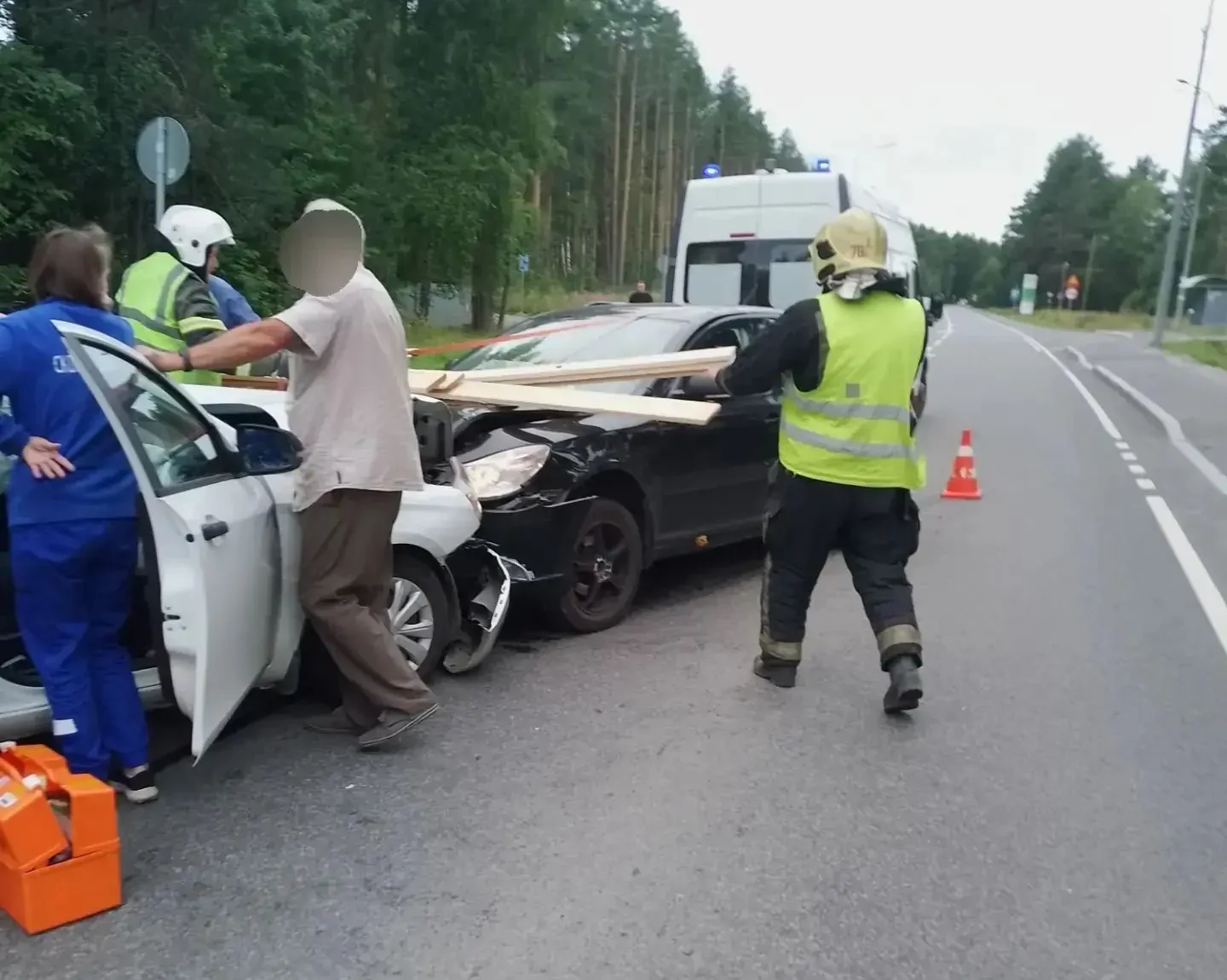 Три человека пострадали при лобовом ДТП в селе Карелии