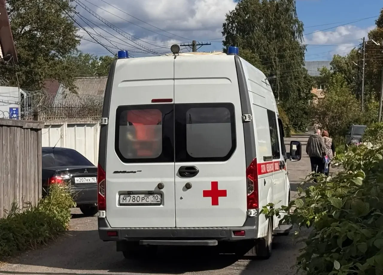 Водитель электровелосипеда попал в больницу после опасного маневра в Петрозаводске