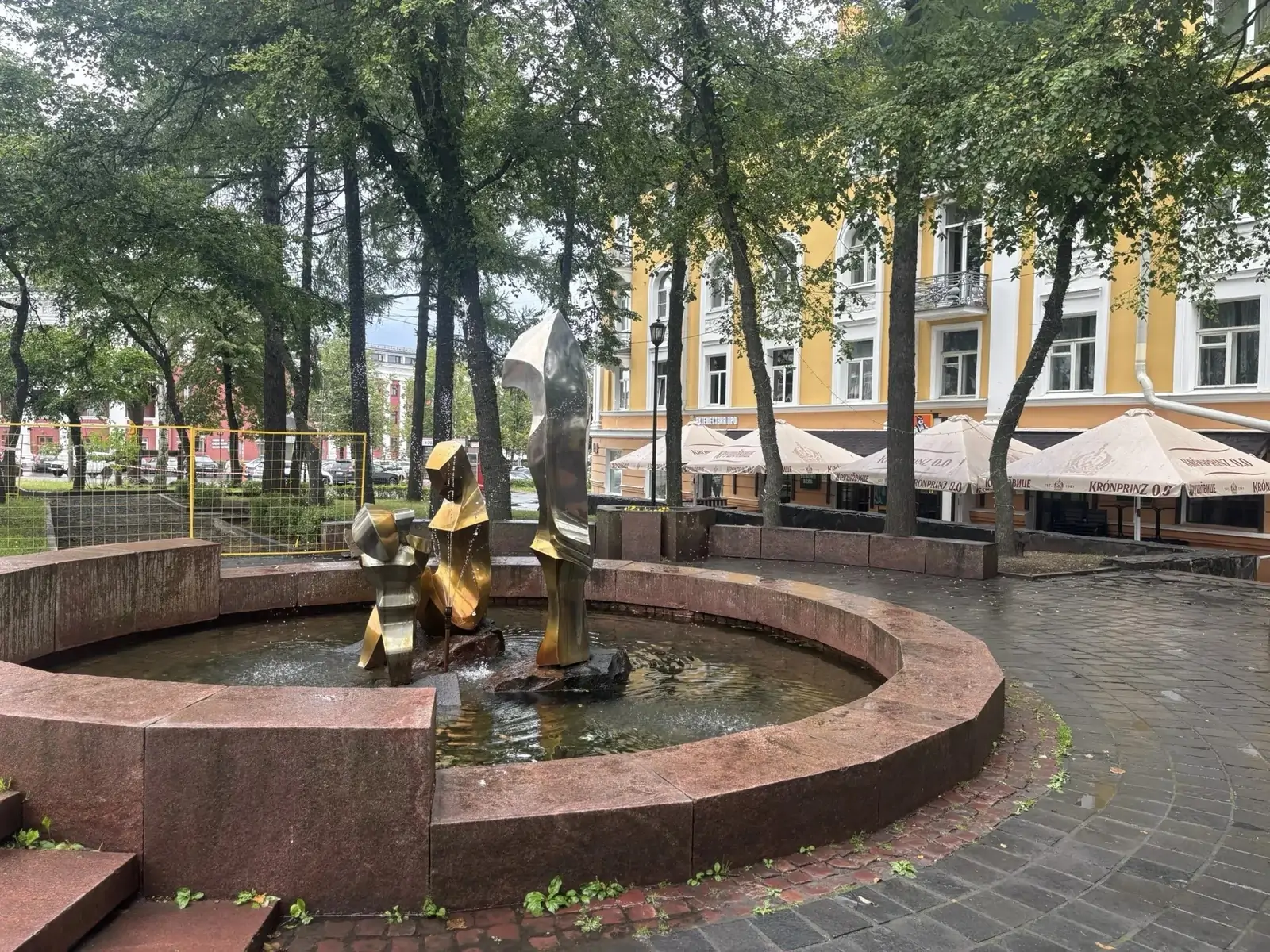 Центральный сквер Петрозаводска начали благоустраивать