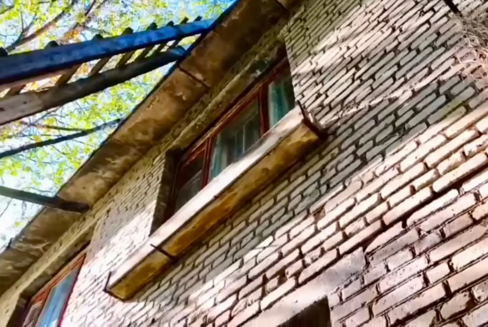 Расселить более 50 аварийных квартир планируют в карельском районе