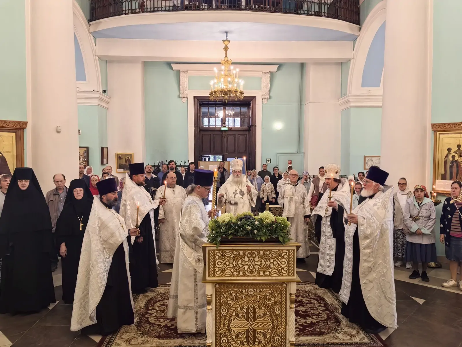 Праздничное богослужение в канун Преображения Господня прошло в Петрозаводске