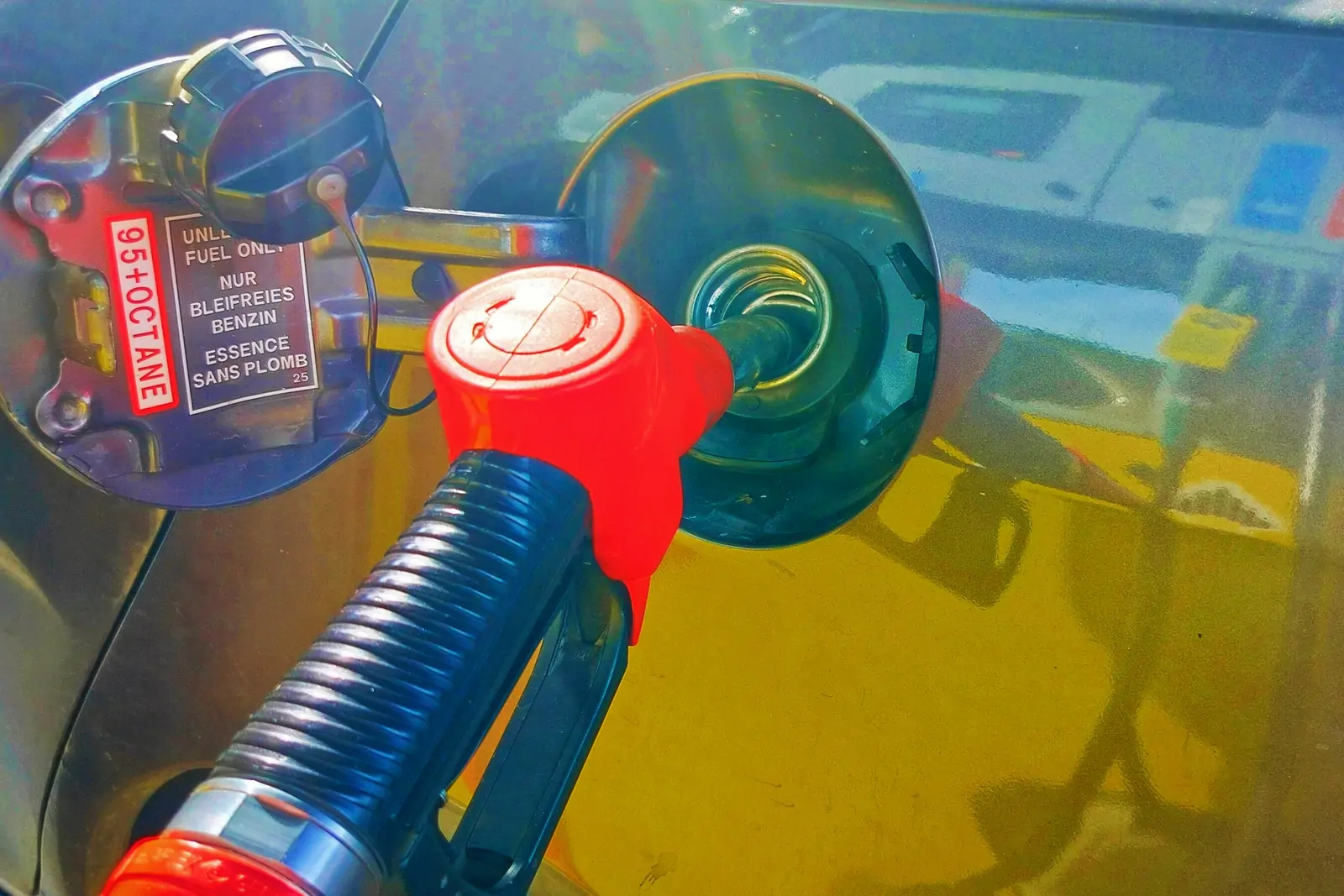 Названы сроки поставки бензина на АЗС Карелии
