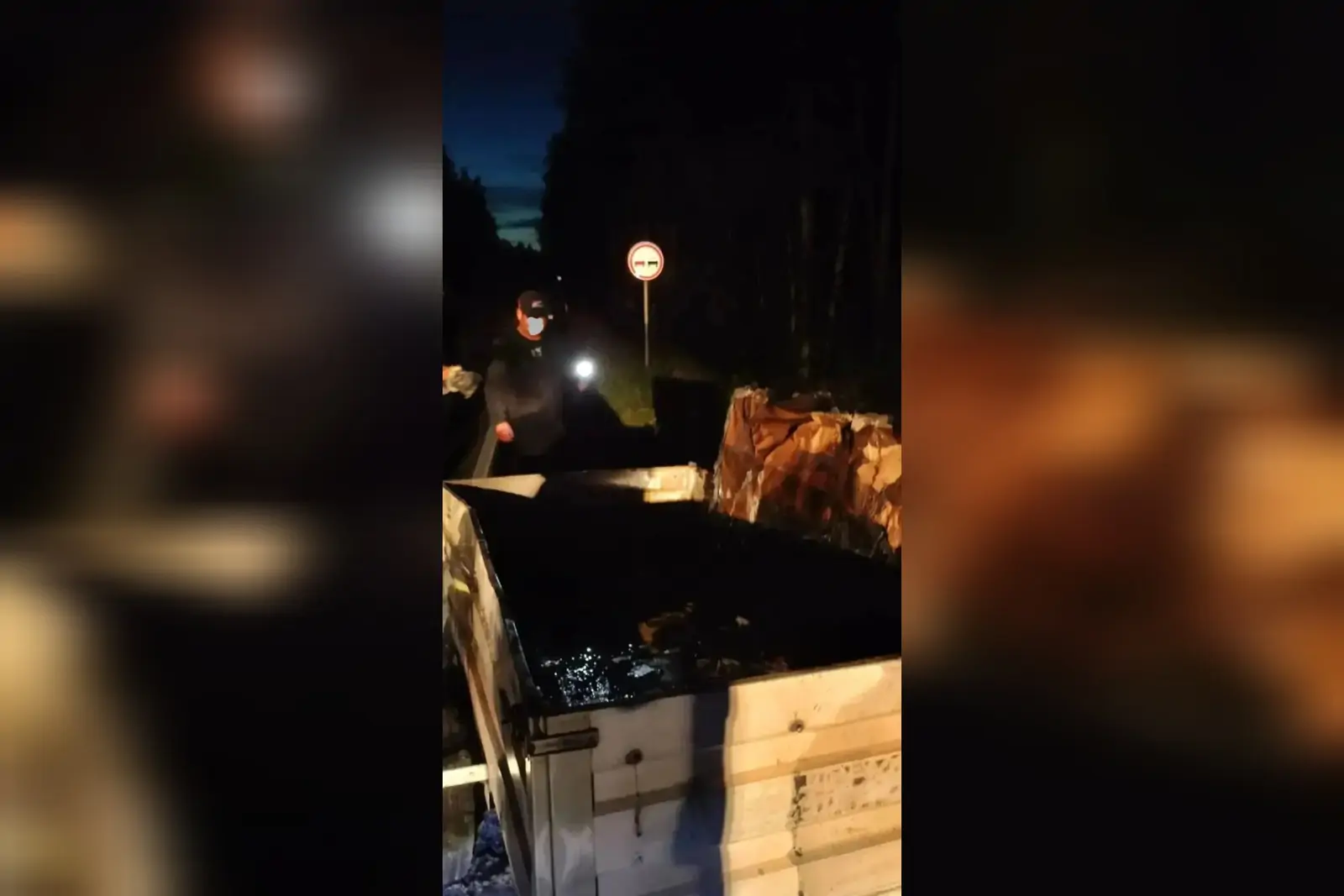 Прицеп вспыхнул на трассе под Петрозаводском