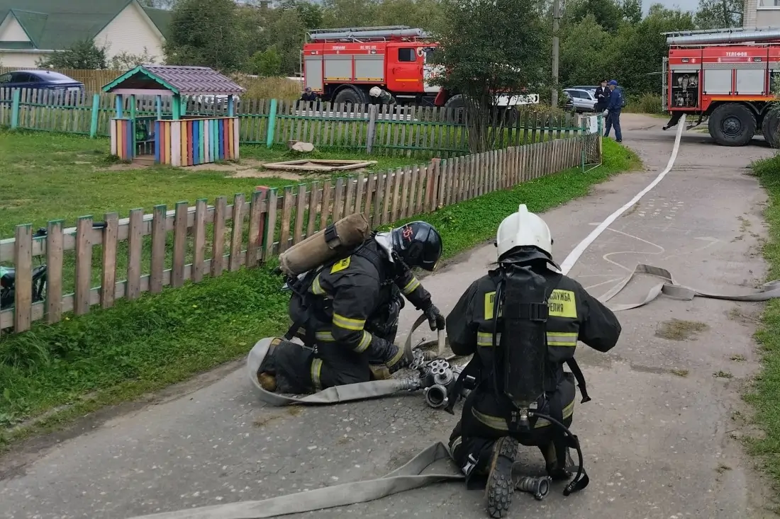 Пожарные провели масштабные тренировки в детских садах Карелии