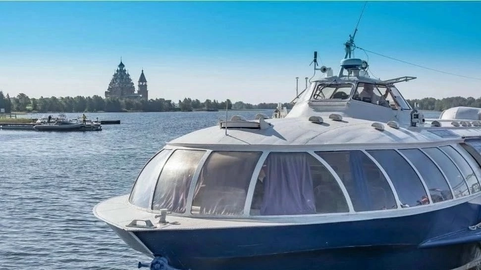 Рейс на Онежском озере до острова Кижи отменили из-за непогоды