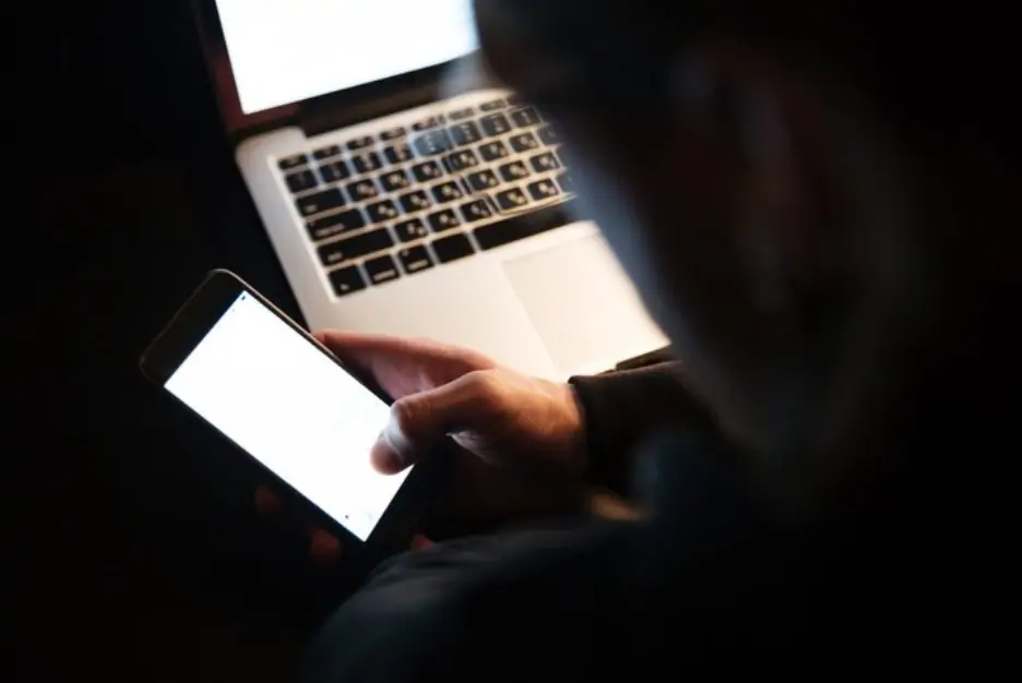 Жители Карелии остались без денег после общения в интернете
