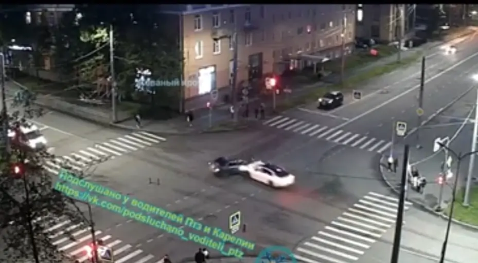 Автомобили разбились в центре Петрозаводска