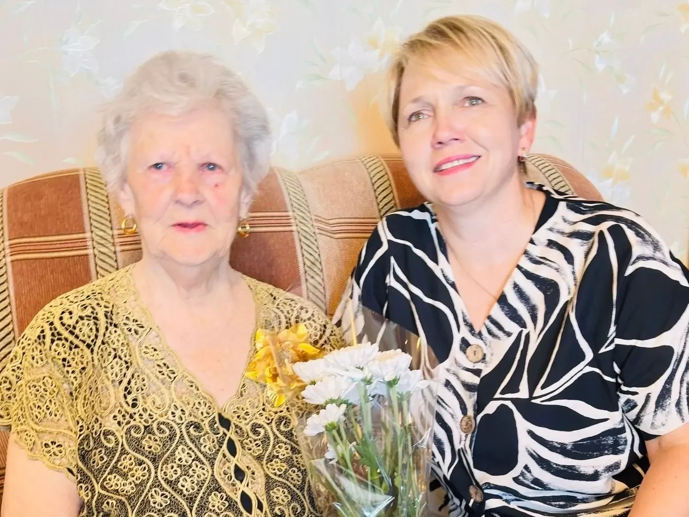Выжила, спасая собаку: 90-летняя жительница Петрозаводска отметила юбилей