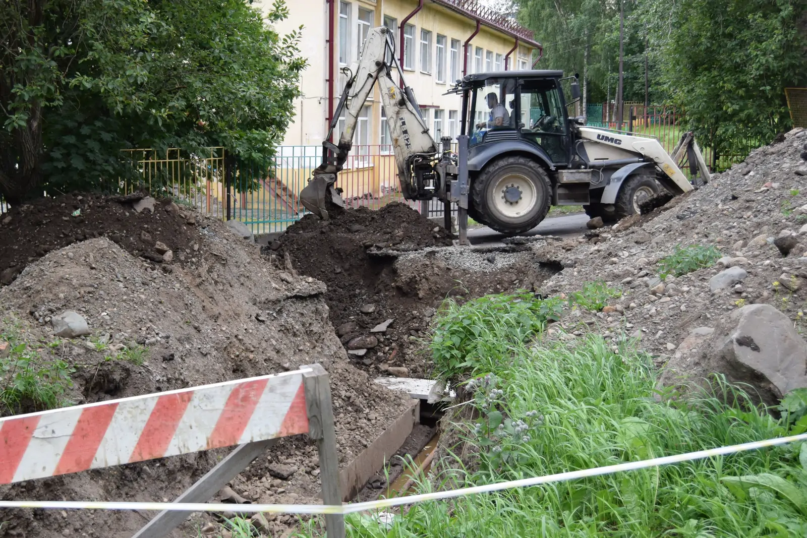 «ПКС - Тепловые сети» обновляют участок трубопровода на улице Кузьмина