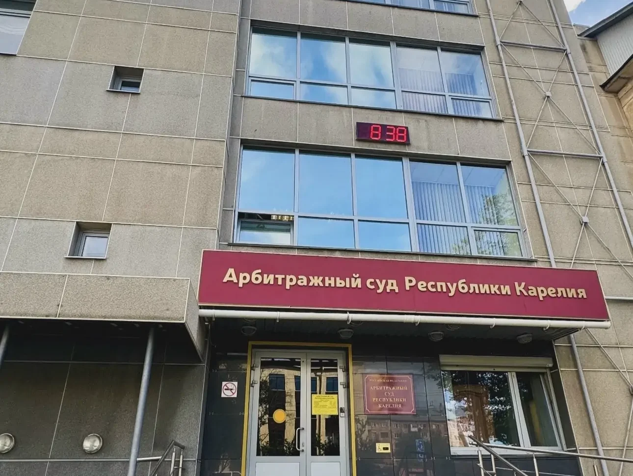 Фирму в Карелии оштрафовали за непроверенного охранника без шевронов