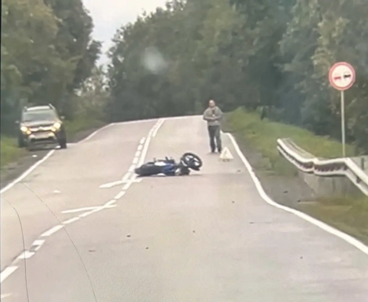 Житель Карелии попал в больницу после аварии с мопедом в Заонежье