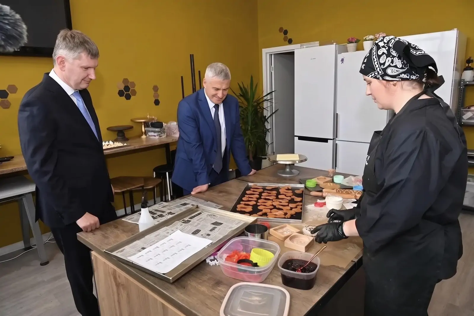 Малый бизнес в Республике Карелия - это больше четверти всей экономики республики - 25,8% ВРП, при этом в среднем по России вклад МСП в региональную экономику составляет 21%. Для развития сектора предпринимательства в регионе предусмотрены различные меры поддержки.
