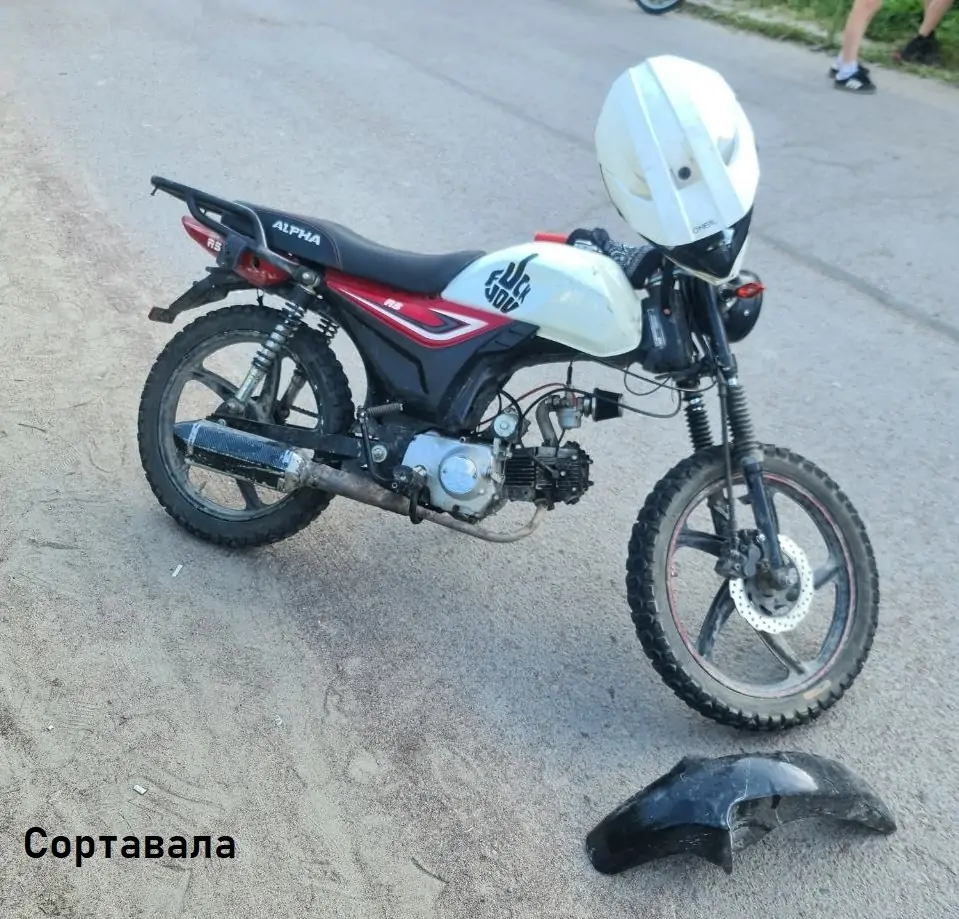 Ребенок и двое взрослых попали в больницу после аварий в Карелии