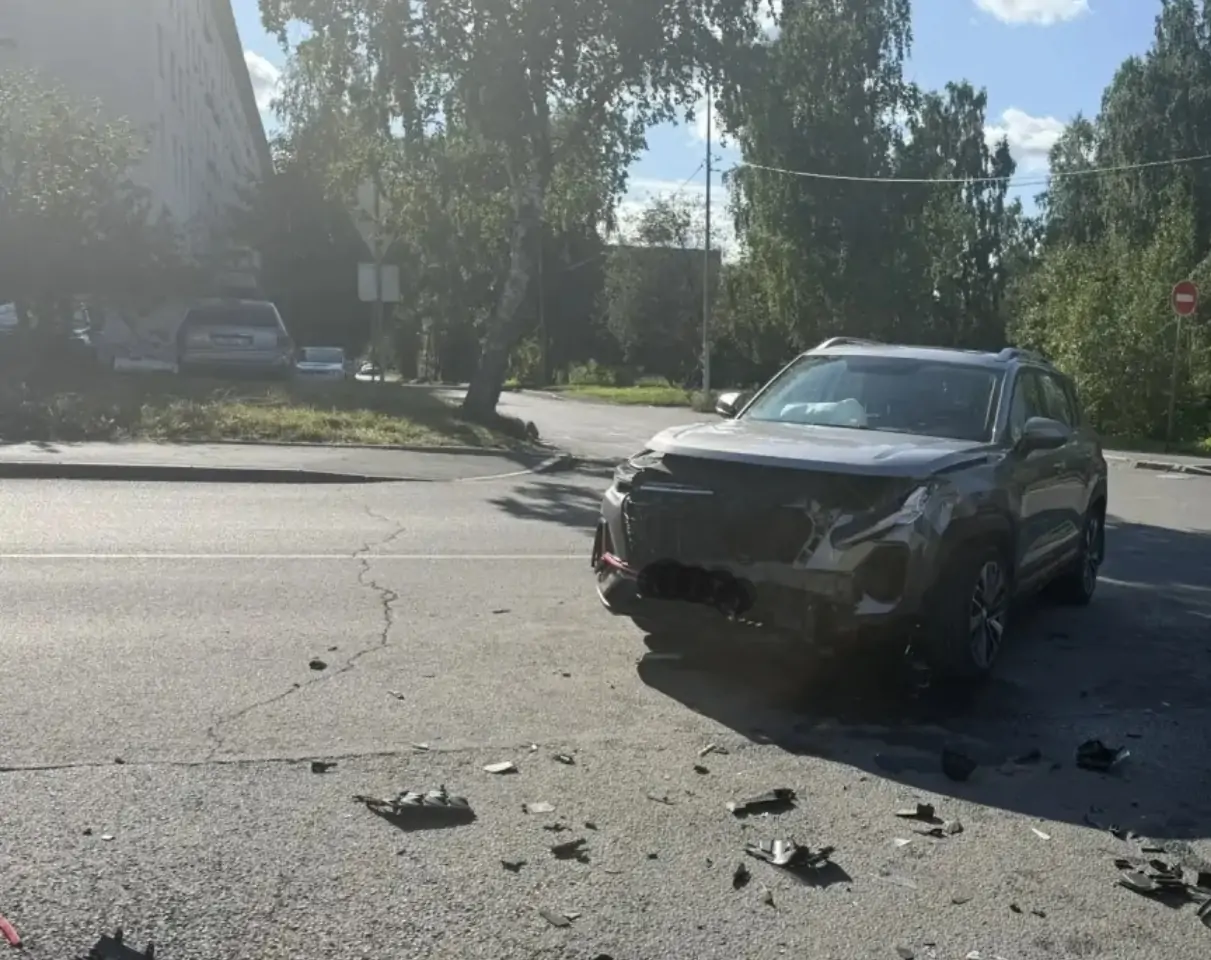 Трое человек пострадали в аварии в Расширенном центре Петрозаводска