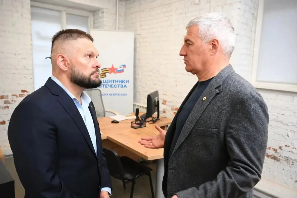 Артур Парфенчиков и Герой России Евгений Поддубный встретились с ветеранами СВО и членами их семей