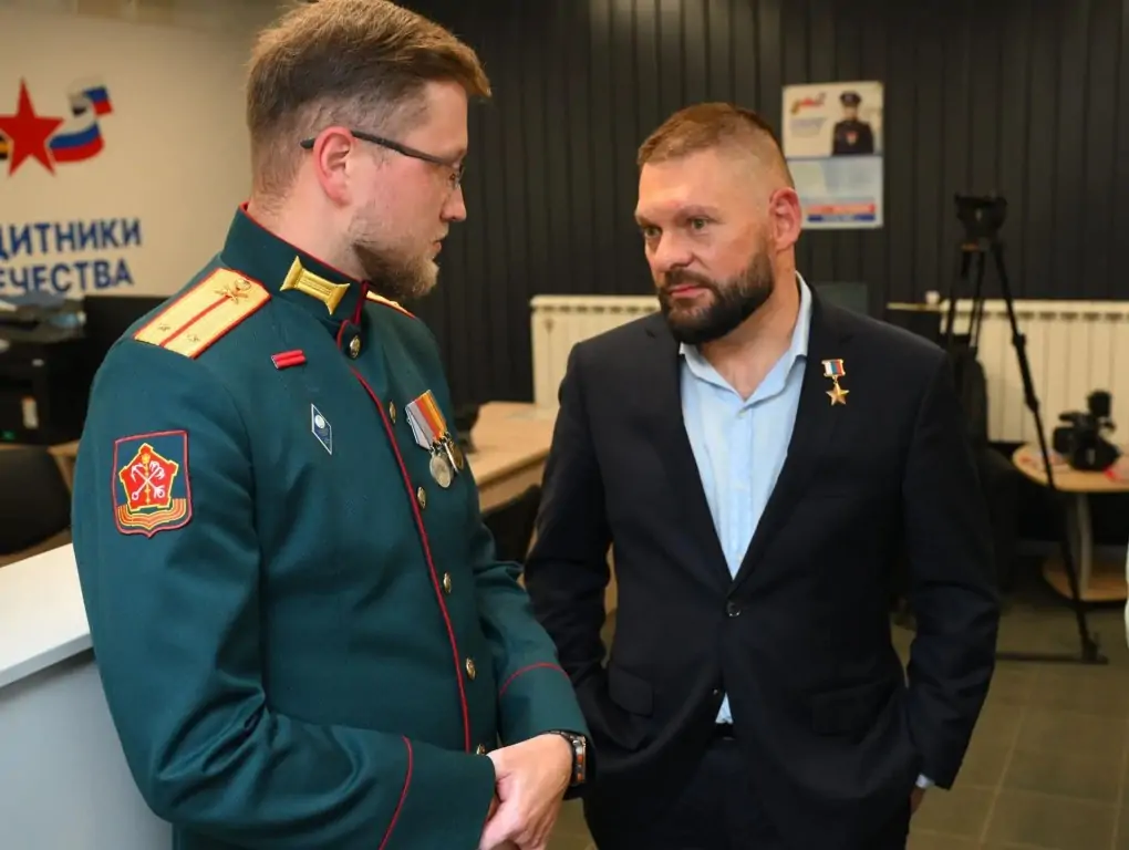 Артур Парфенчиков и Герой России Евгений Поддубный встретились с ветеранами СВО и членами их семей