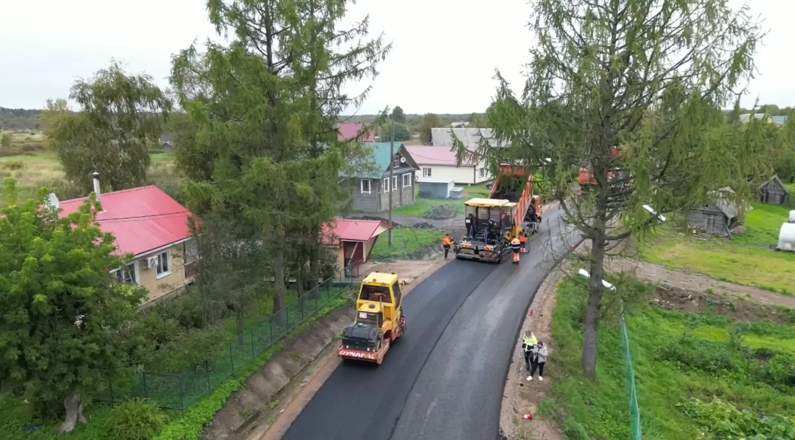 Почти 2 км нового асфальта уложили на дороге в Туксе