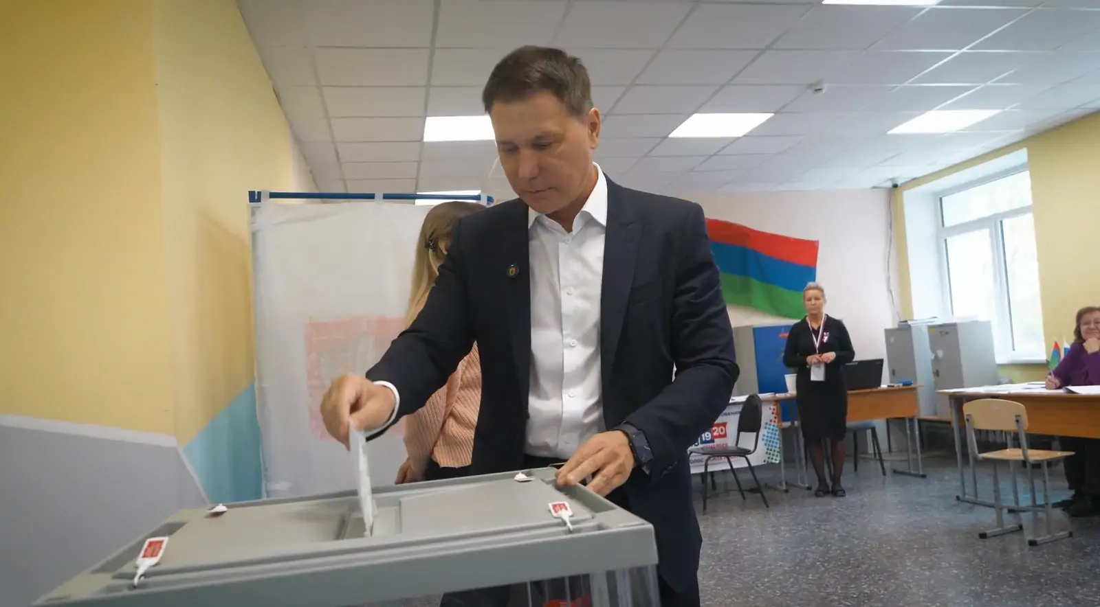 Сенатор от Карелии Игорь Зубарев проголосовал в Петрозаводске