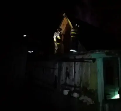 Дом горел ночью в Карелии