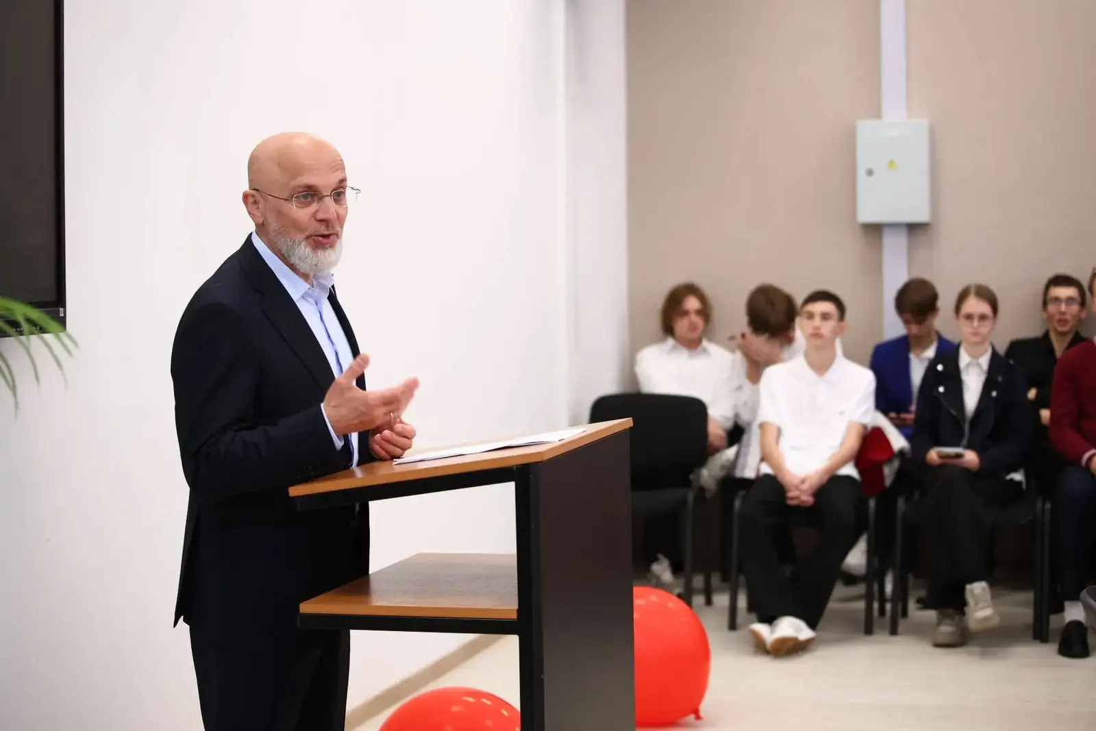 Шандалович рассказал медвежьегорским школьникам, как рождаются законы в Карелии