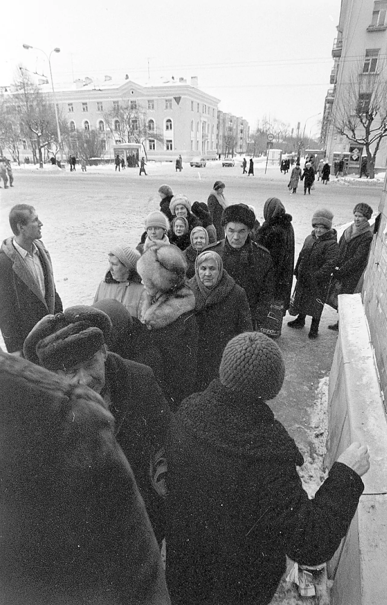Талоны, очереди и оптимизм: архивные фотографии конца 80-х в Петрозаводске