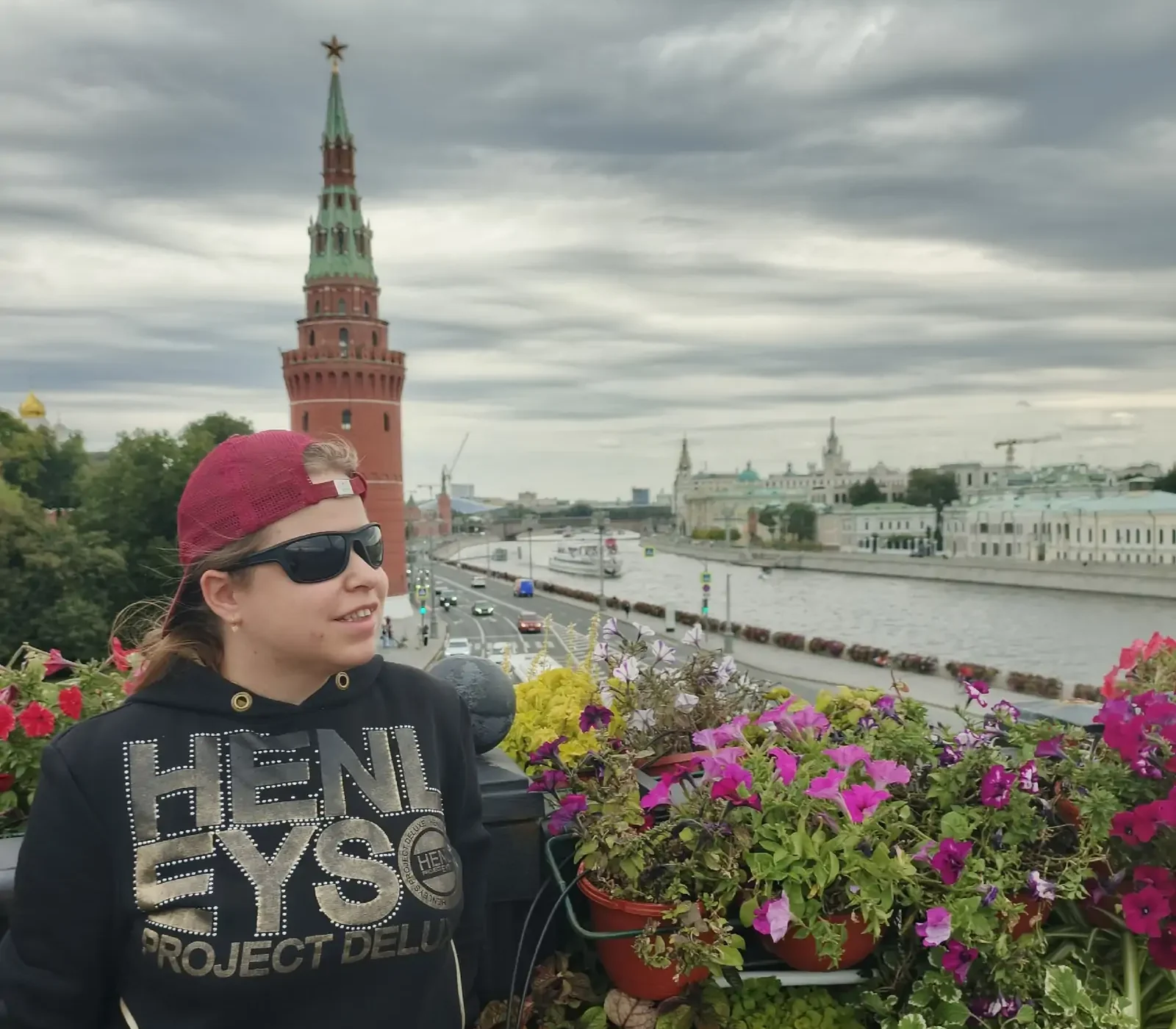 Юная артистка из Кондопоги выступила в Москве с музыкантом Тимуром Ведерниковым