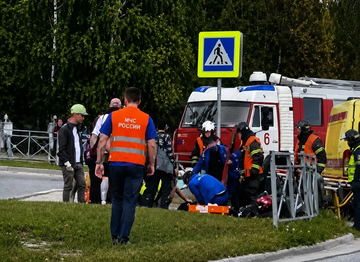 Мотоциклистка врезалась в легковушку в Костомукше