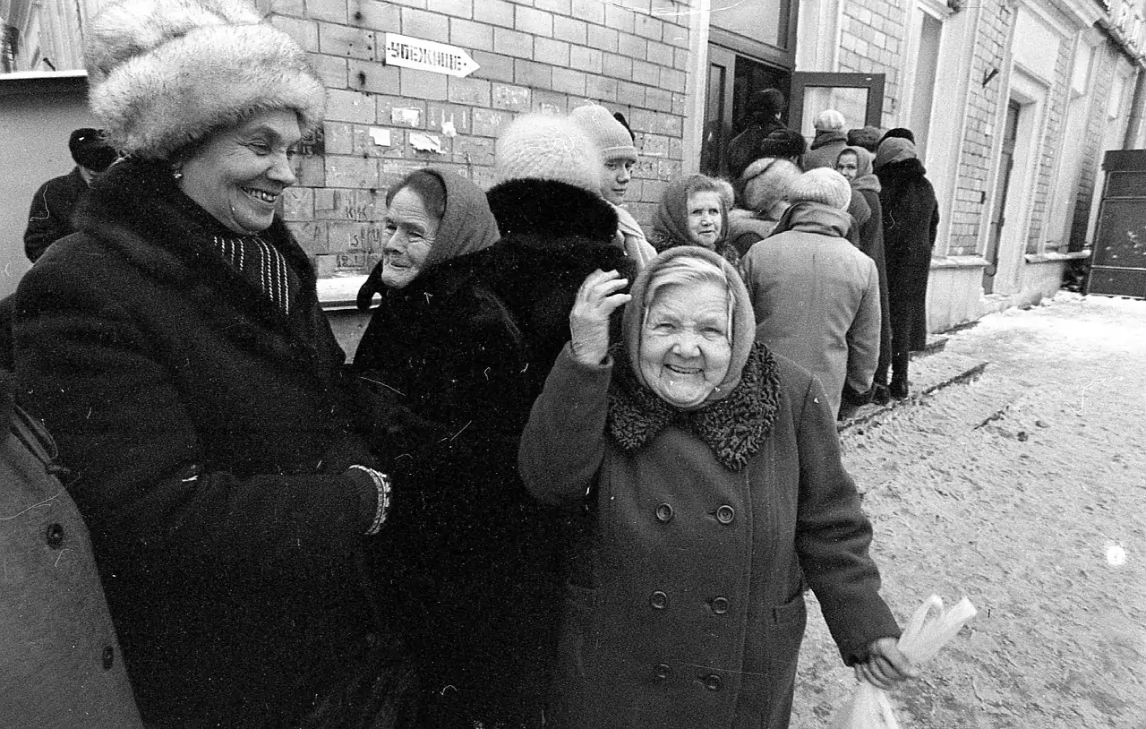 Талоны, очереди и оптимизм: архивные фотографии конца 80-х в Петрозаводске