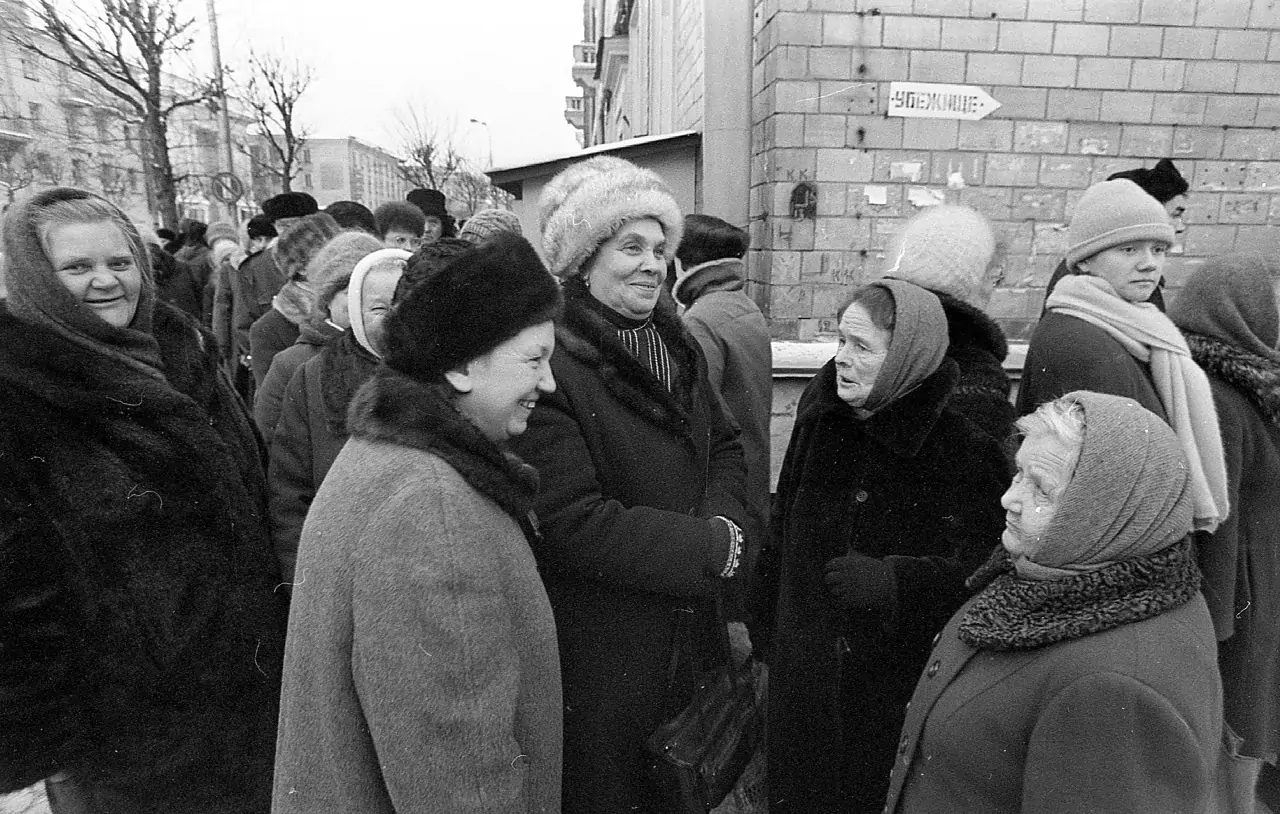 Талоны, очереди и оптимизм: архивные фотографии конца 80-х в Петрозаводске
