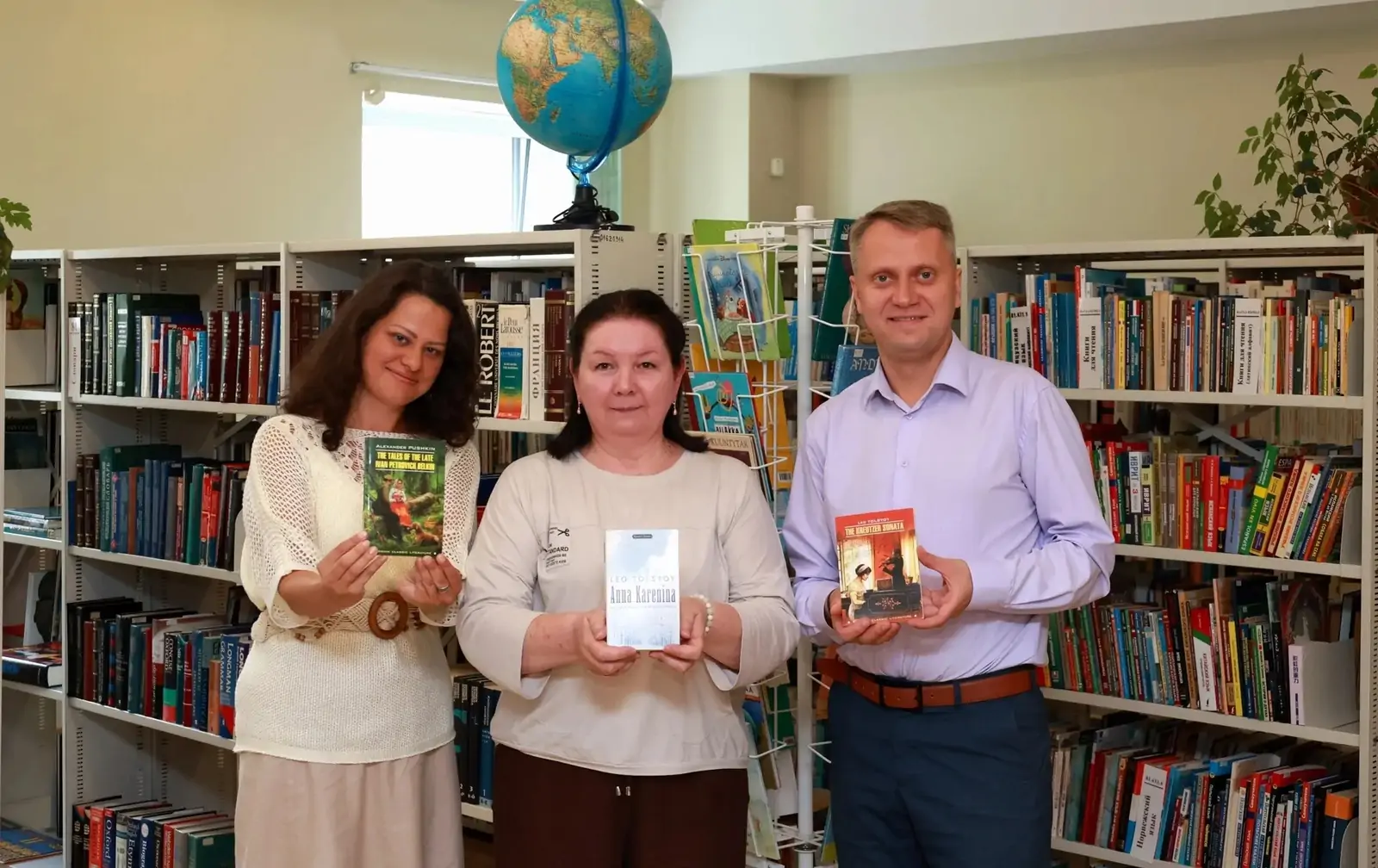 Русскую классику - иностранным студентам: Карелия подарила книги участникам фестиваля