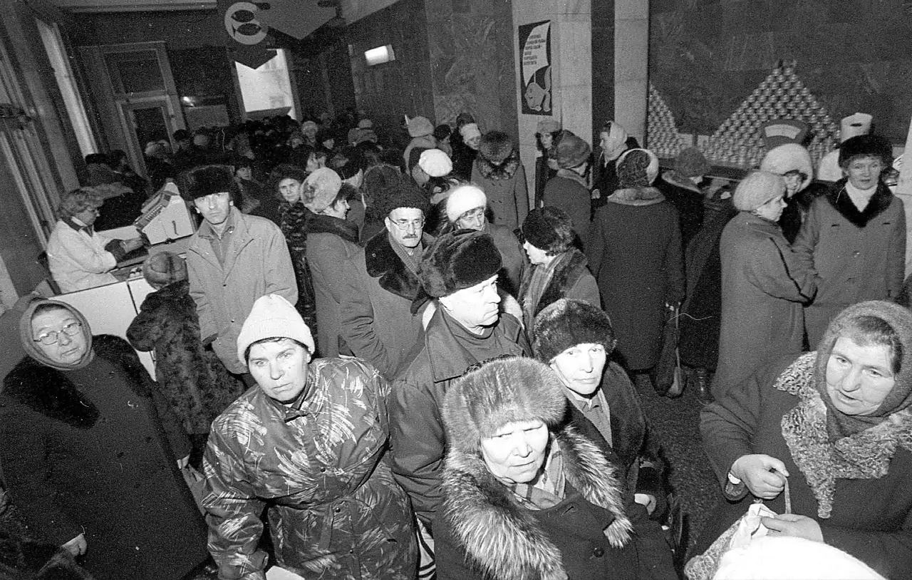 Талоны, очереди и оптимизм: архивные фотографии конца 80-х в Петрозаводске