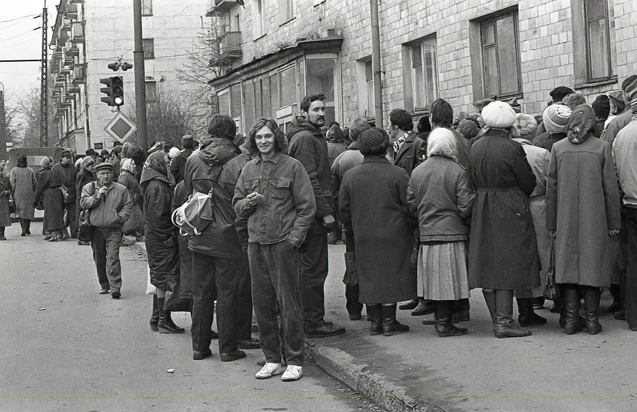 Талоны, очереди и оптимизм: архивные фотографии конца 80-х в Петрозаводске