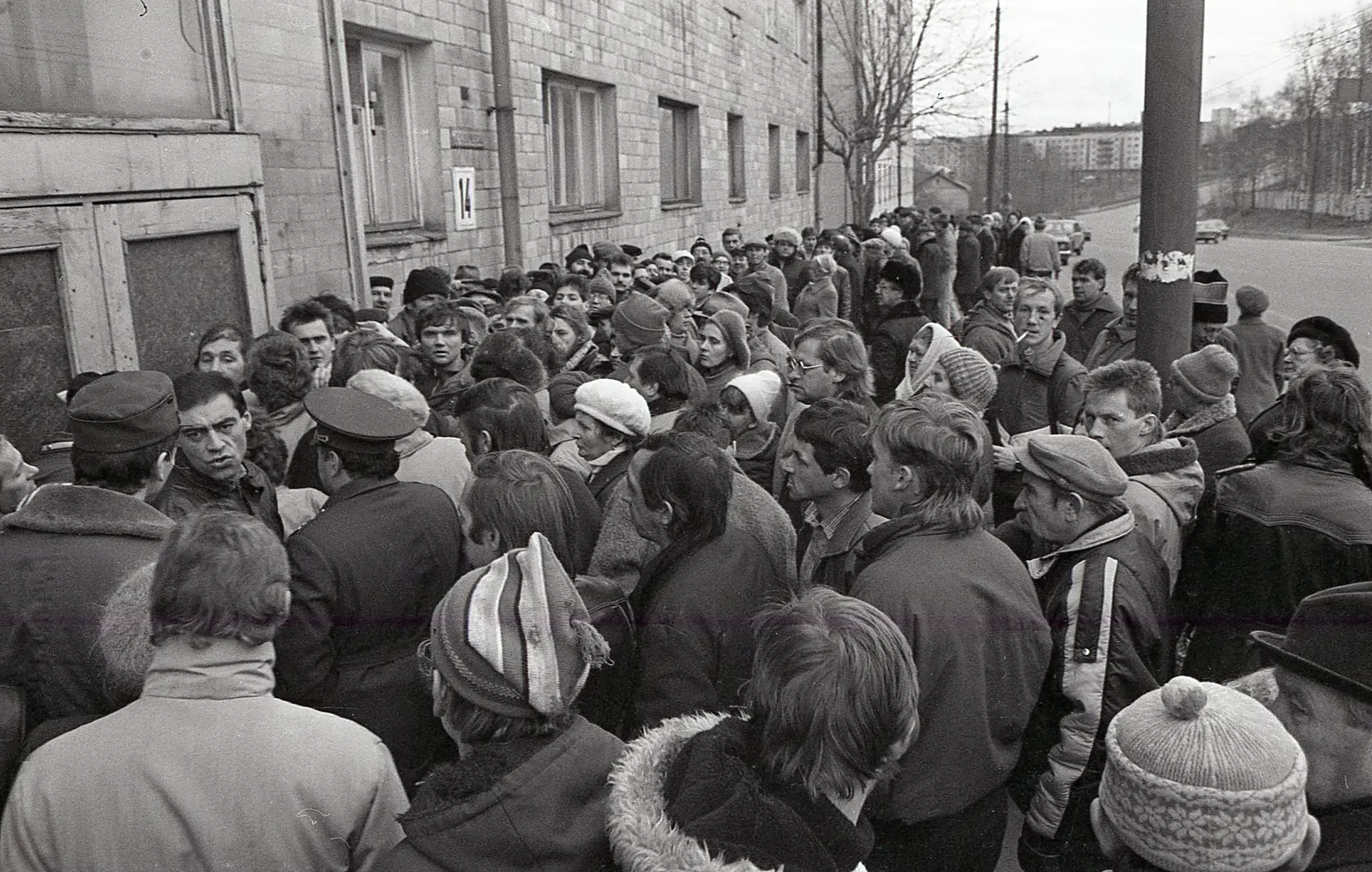 Талоны, очереди и оптимизм: архивные фотографии конца 80-х в Петрозаводске
