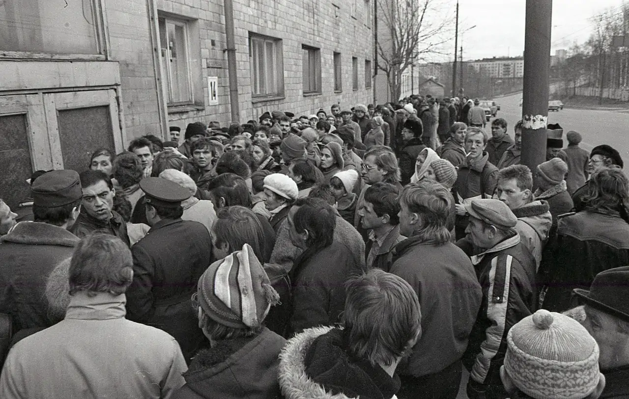 Талоны, очереди и оптимизм: архивные фотографии конца 80-х в Петрозаводске