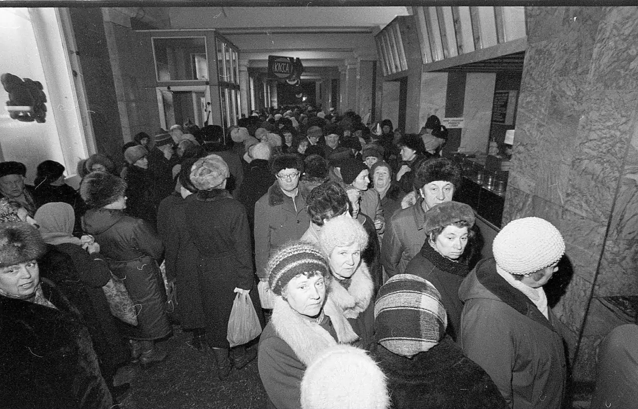 Талоны, очереди и оптимизм: архивные фотографии конца 80-х в Петрозаводске