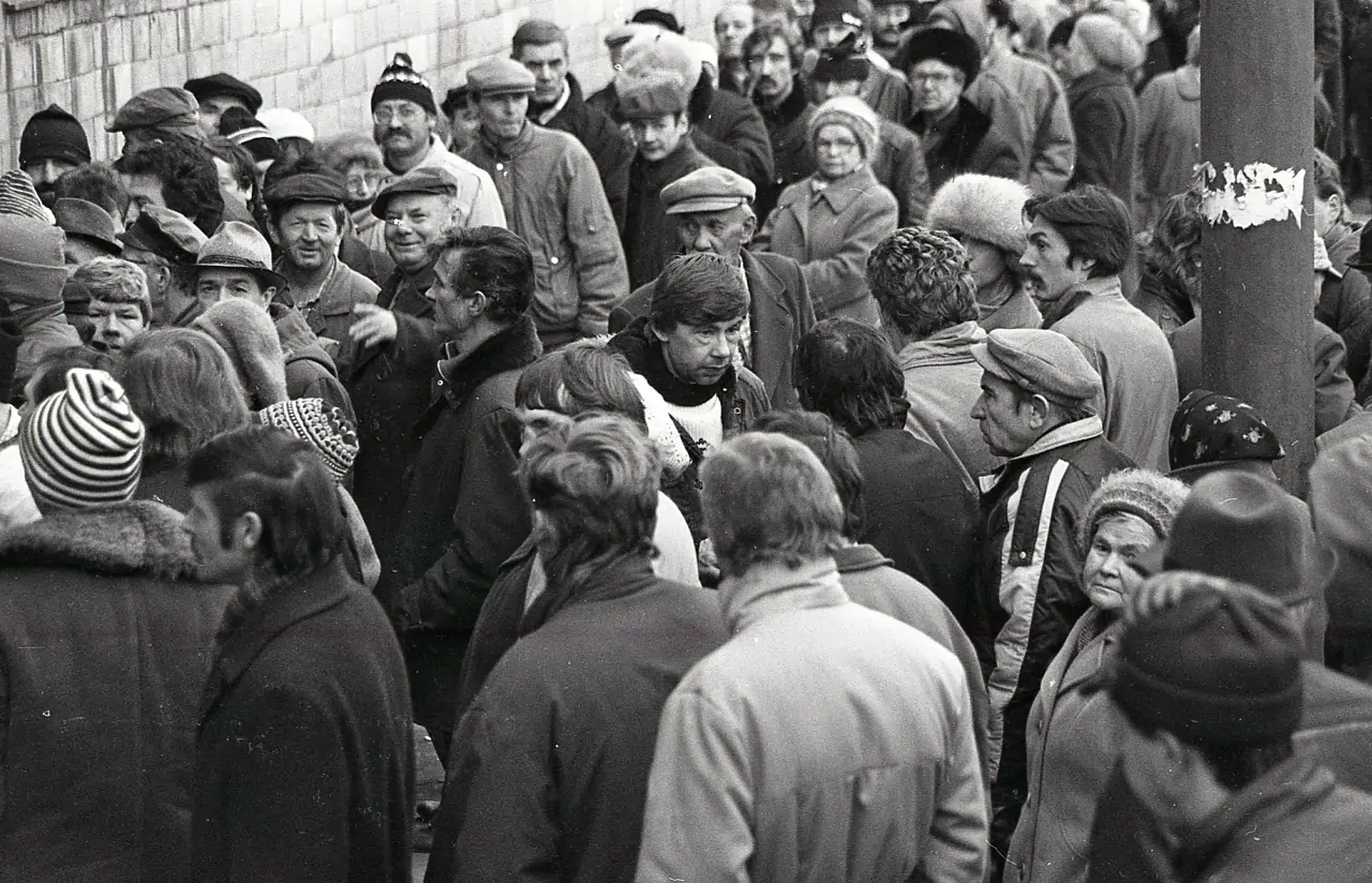 Талоны, очереди и оптимизм: архивные фотографии конца 80-х в Петрозаводске