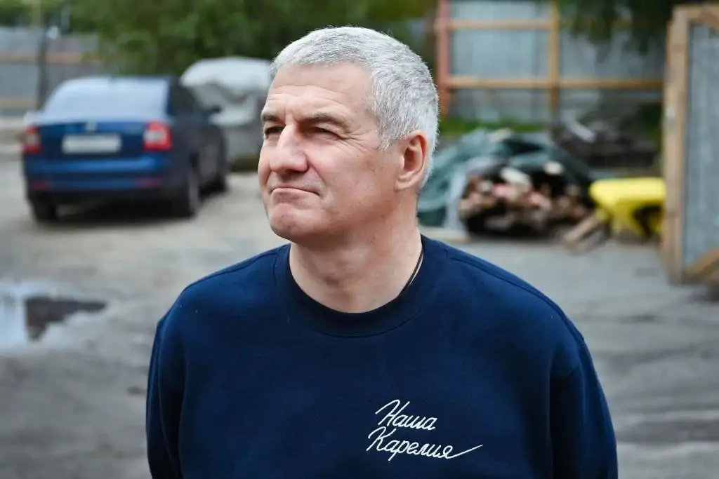 Глава Карелии проверил ход капитального ремонта Дома молодежи