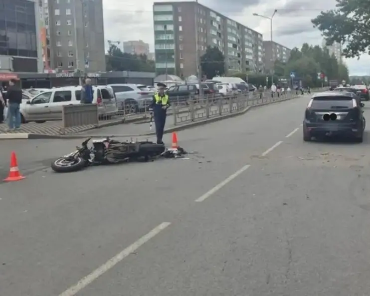 Мотоцикл столкнулся с легковушкой в Петрозаводске