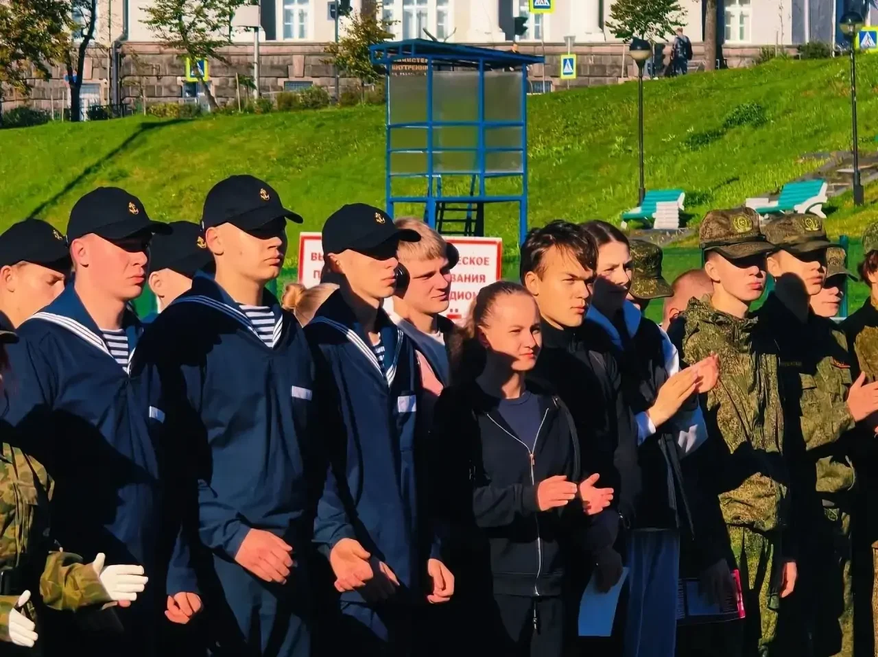 допризывная молодёжь участвует в слёте