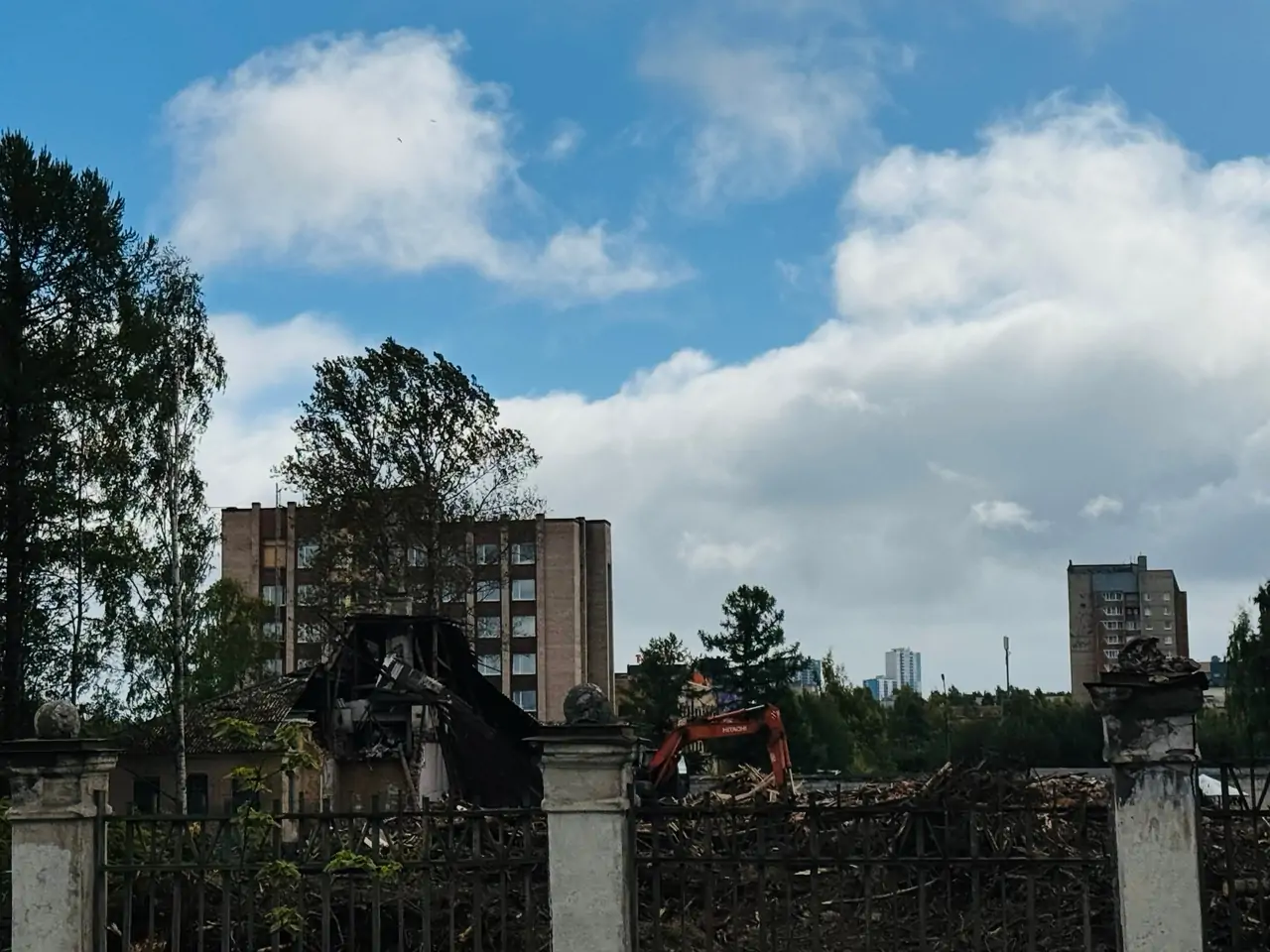 Старые казармы в центре Петрозаводска