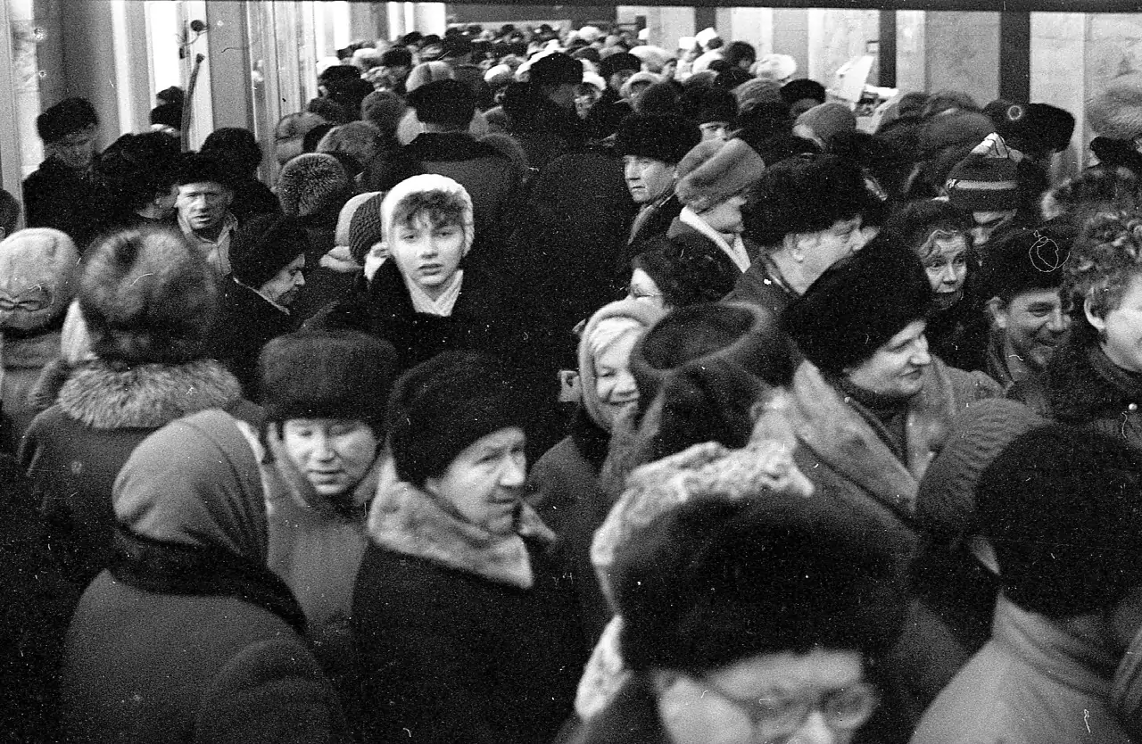 Талоны, очереди и оптимизм: архивные фотографии конца 80-х в Петрозаводске
