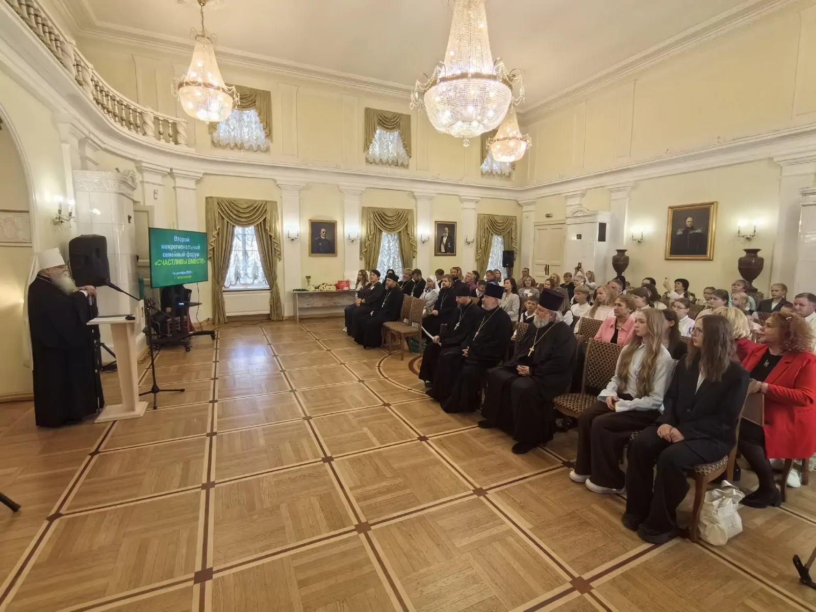 «Семья - это школа любви»: митрополит Константин назвал главную угрозу для брака