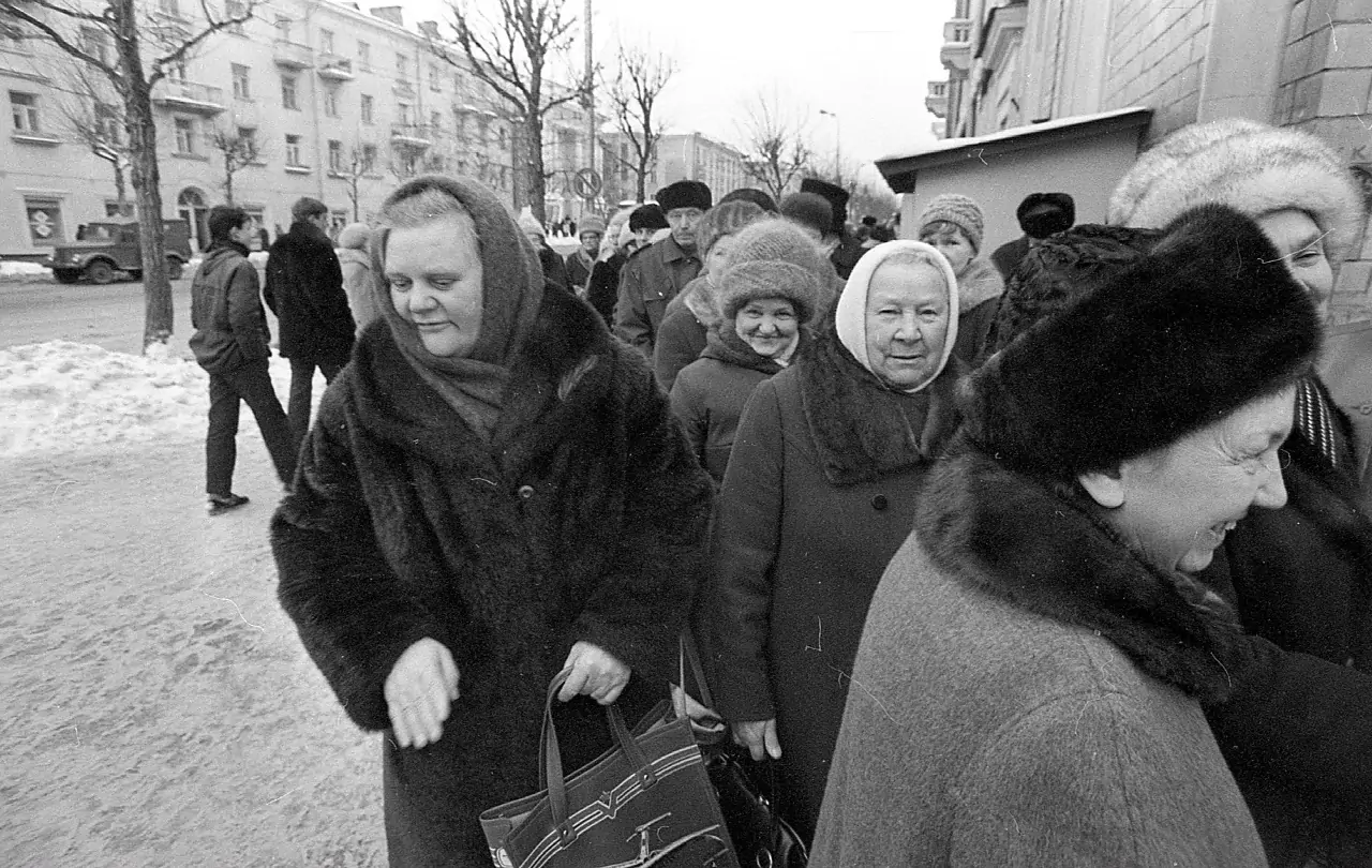 Талоны, очереди и оптимизм: архивные фотографии конца 80-х в Петрозаводске