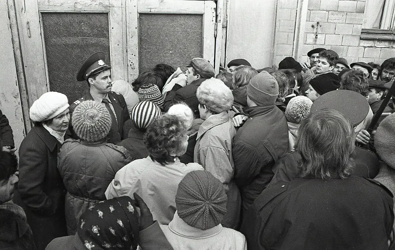 Талоны, очереди и оптимизм: архивные фотографии конца 80-х в Петрозаводске
