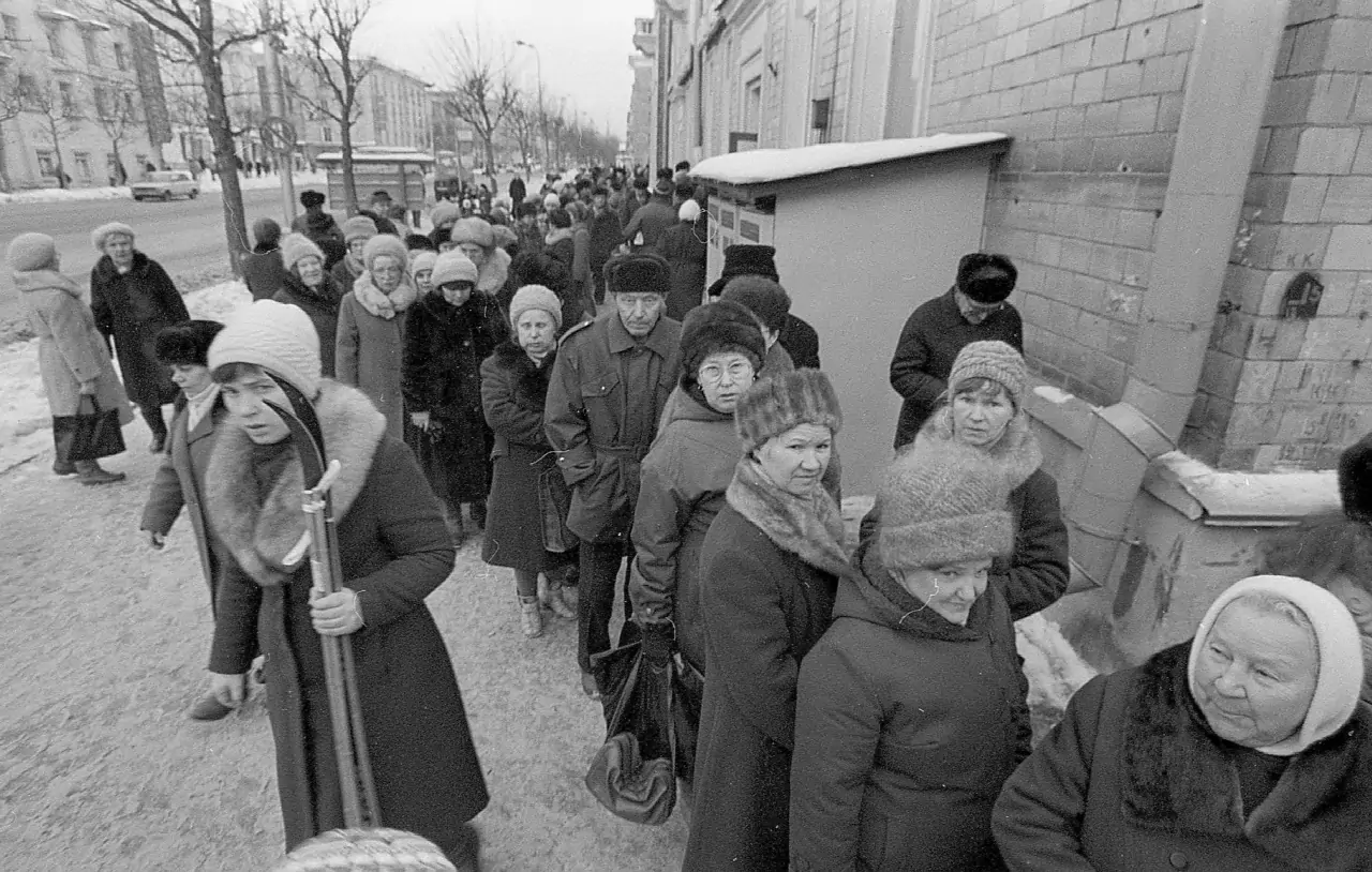 Талоны, очереди и оптимизм: архивные фотографии конца 80-х в Петрозаводске