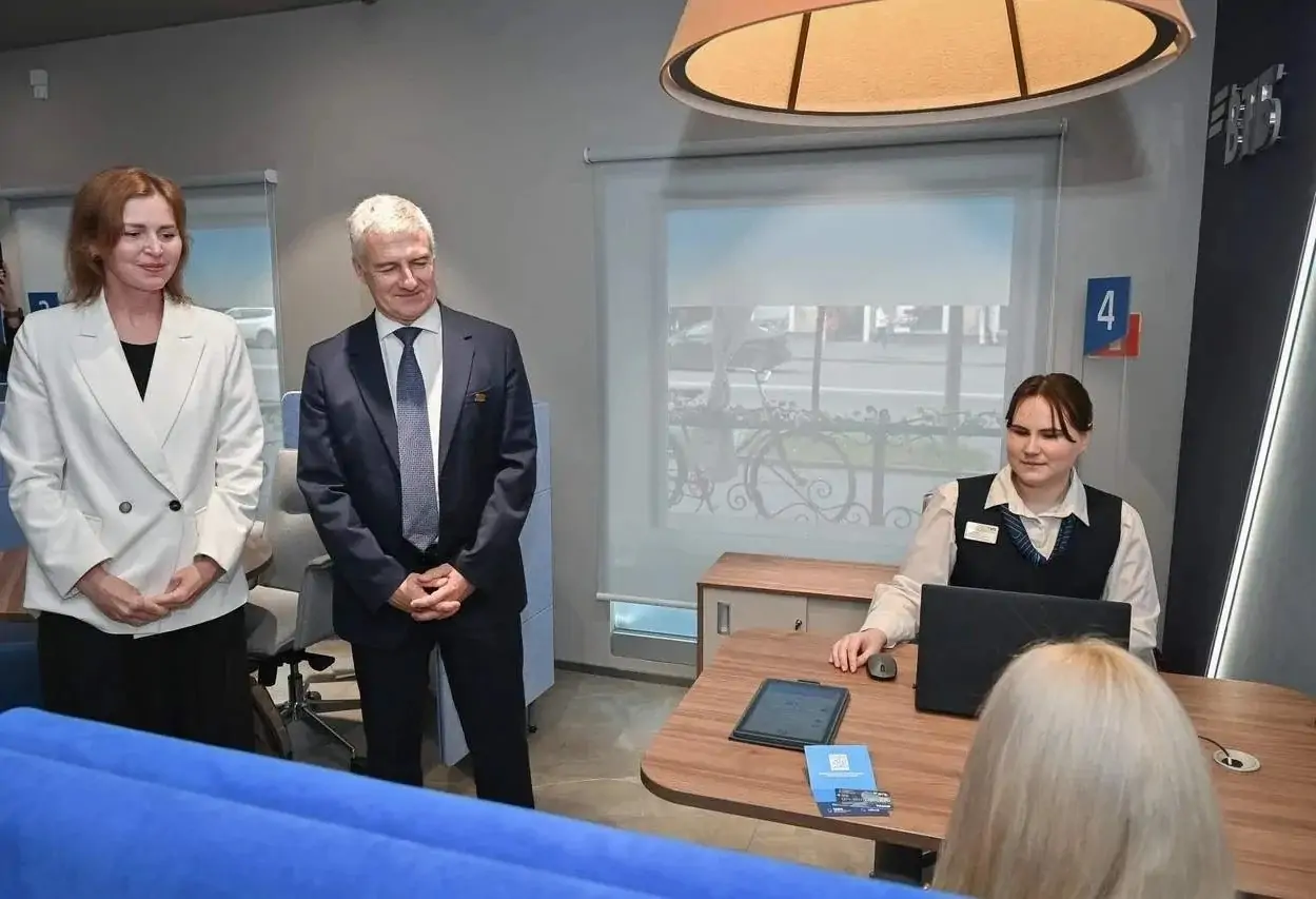 Первые жители Карелии получили единую банковскую карту «Карельская»