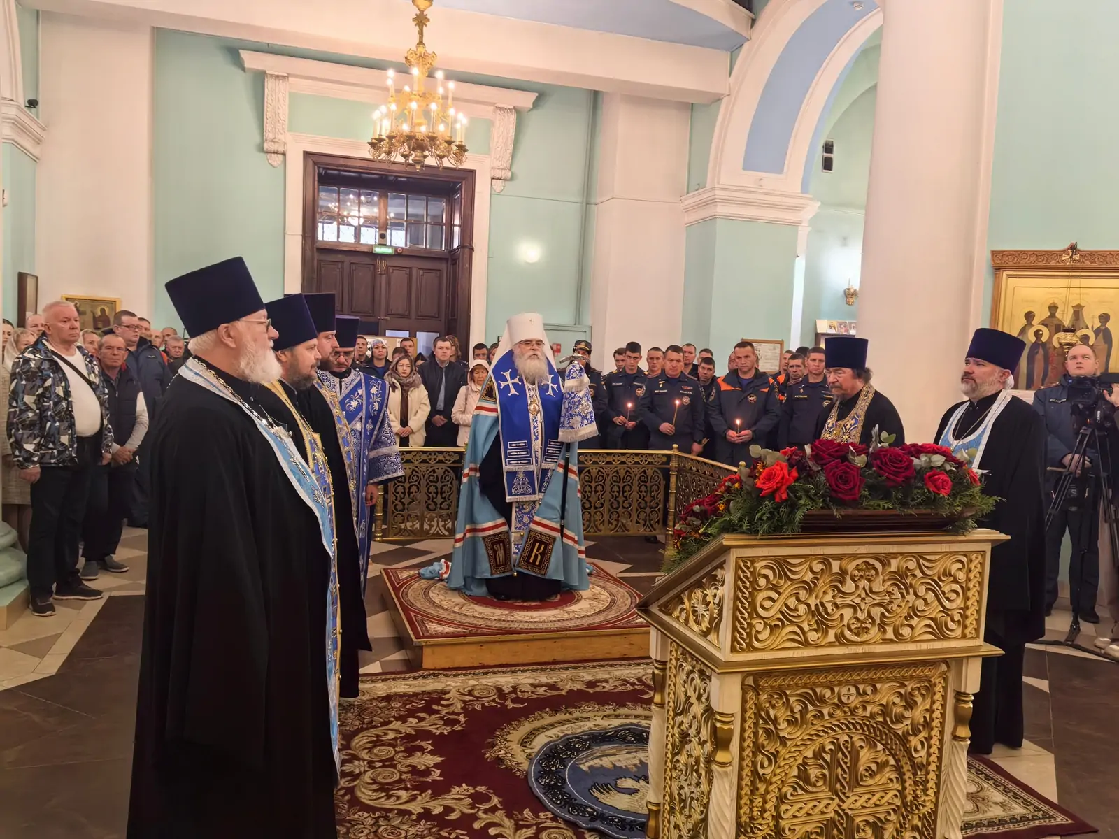 Митрополит Константин благословил спасателей МЧС в Петрозаводске